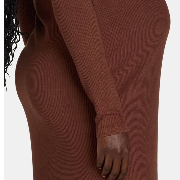 Elegant Brown Maternity Dress - Picture 3 of 4